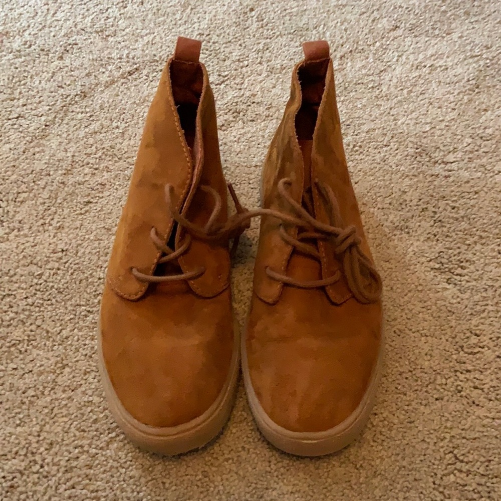 Boys GAP brown mid tops. Size 1y.